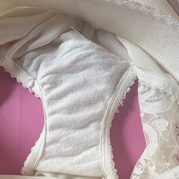 Victoria's Secret Cream Lace Panties - Picture 5 of 7